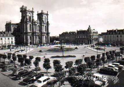 51 Vitry le Francois La Place d Armes.jpg